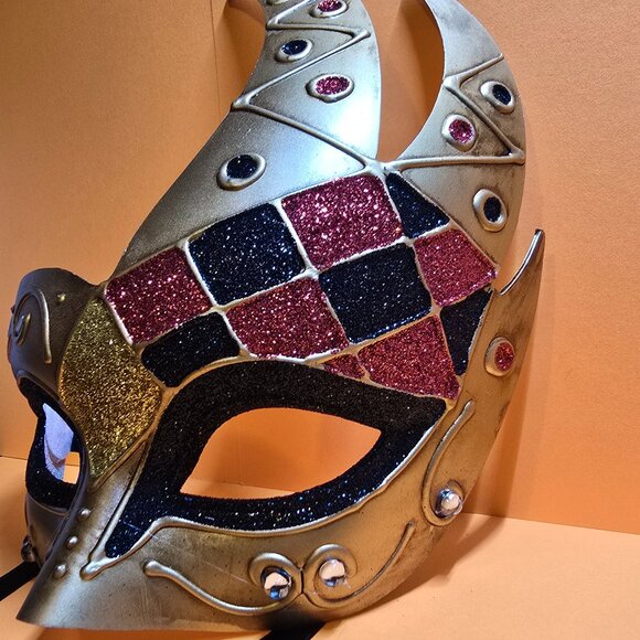 The Checkered Phantom Gold or Silver - Picture 4 of 12